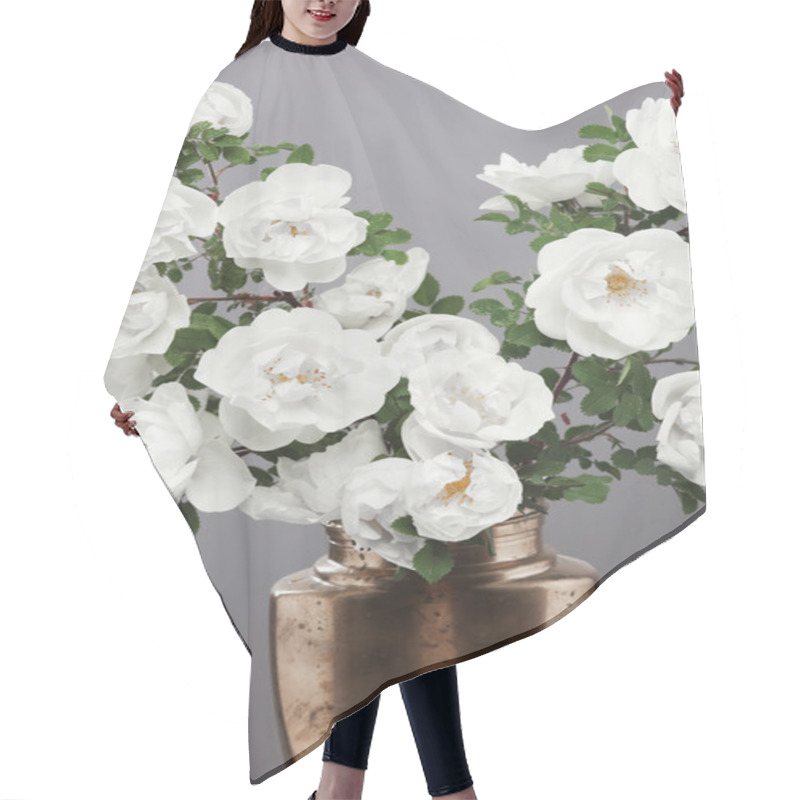 Personality  Wild White Roses Bouquet Hair Cutting Cape