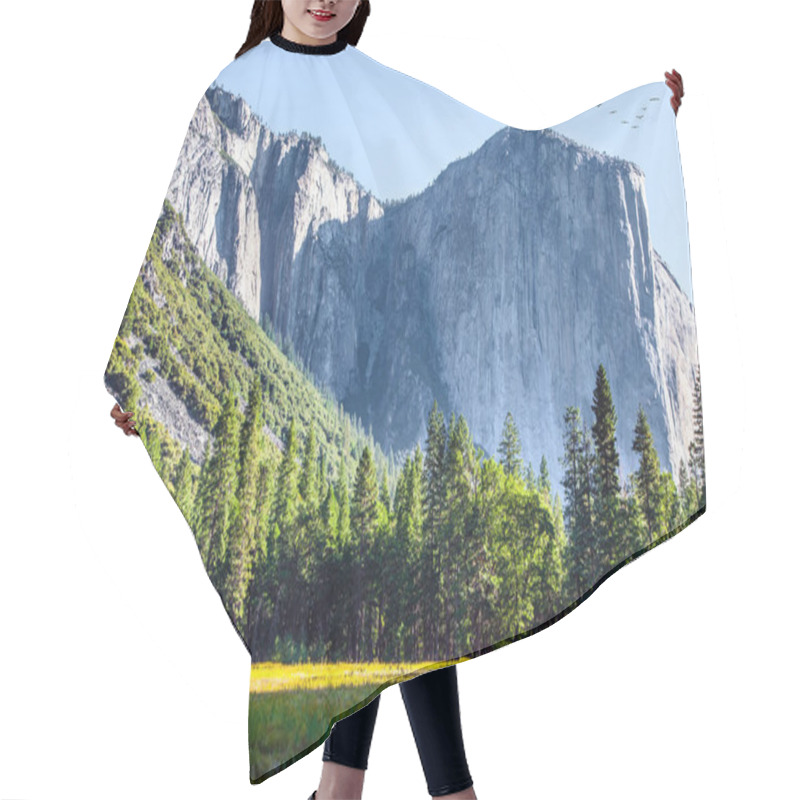 Personality  The Famous Monolithic Rock El Capitan And Majestic Mountains Surround The Yosemite Valley.  The Picturesque Park In California, USA. The Park Is Located On The Slopes Of The Sierra Nevad Hair Cutting Cape