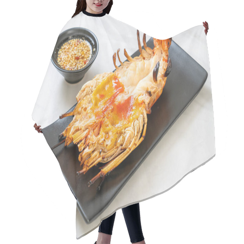 Personality  Grilled Fresh Giant River Prawn With Spicy Seafood Dipping Sauce Hair Cutting Cape