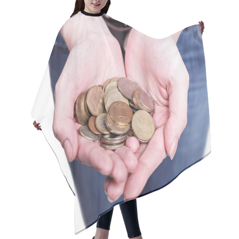 Personality  Accumulated A Handful Of Coins Hair Cutting Cape