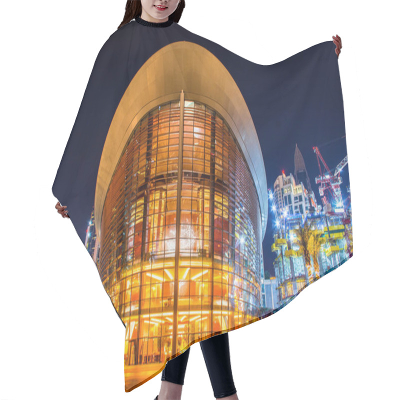 Personality  Dubai Opera Famous Tourist Attraction Hair Cutting Cape