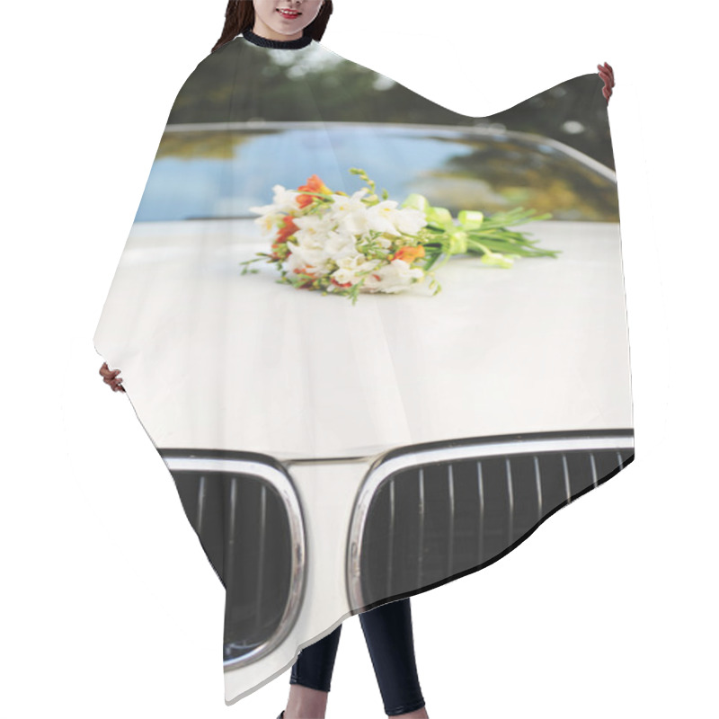 Personality  Bouquet Of Flowers On Car Hood Hair Cutting Cape