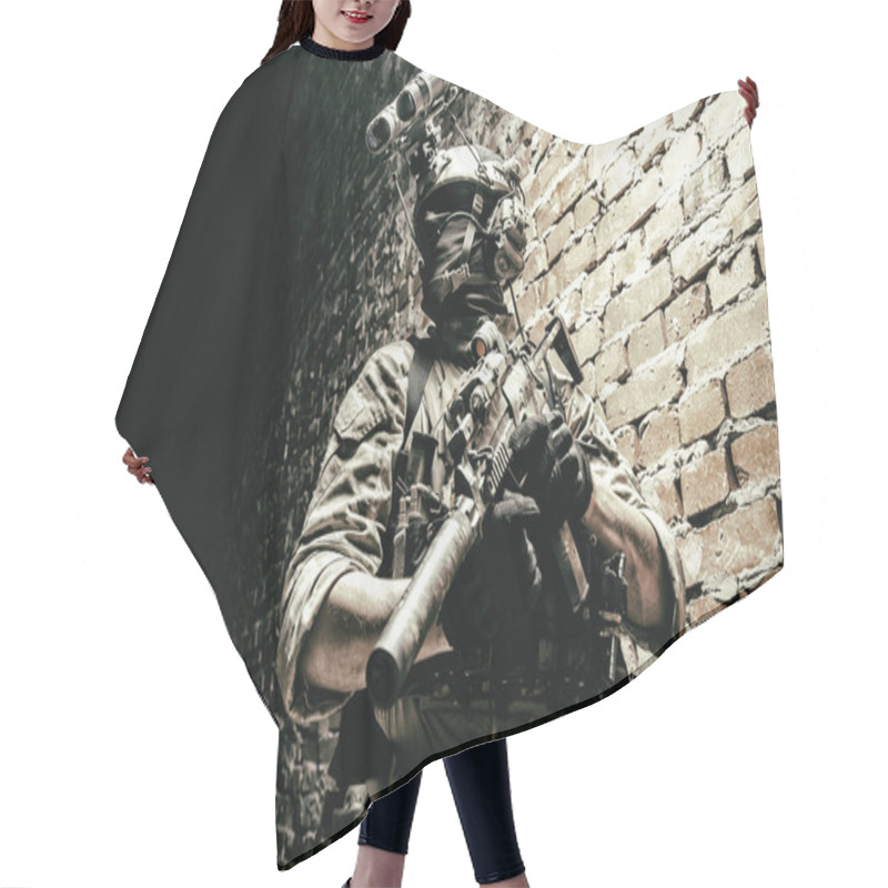 Personality  Elite Military Soldier Soldier With Modern Armament Hair Cutting Cape