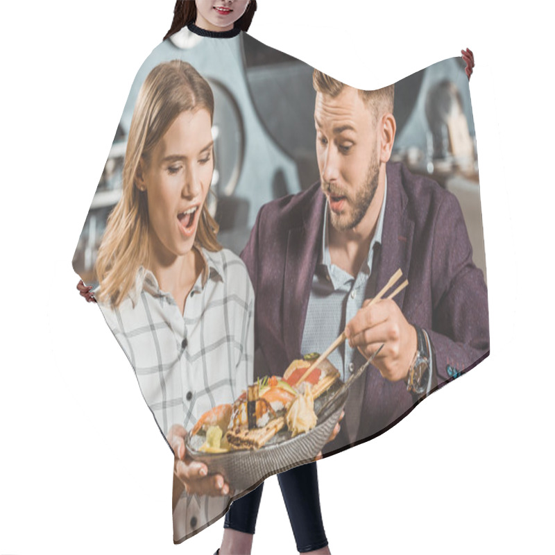 Personality  Surprised Woman Holding Plate With Seafood While Couple Having Dinner In Restaurant Hair Cutting Cape