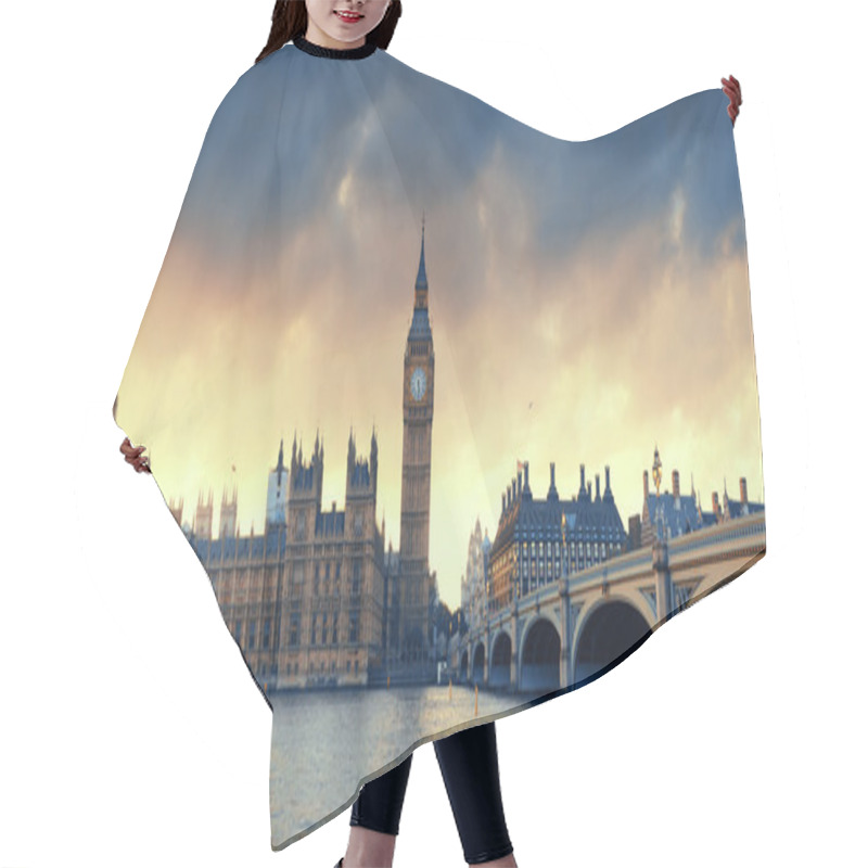 Personality  View Of House Of Parliament Hair Cutting Cape