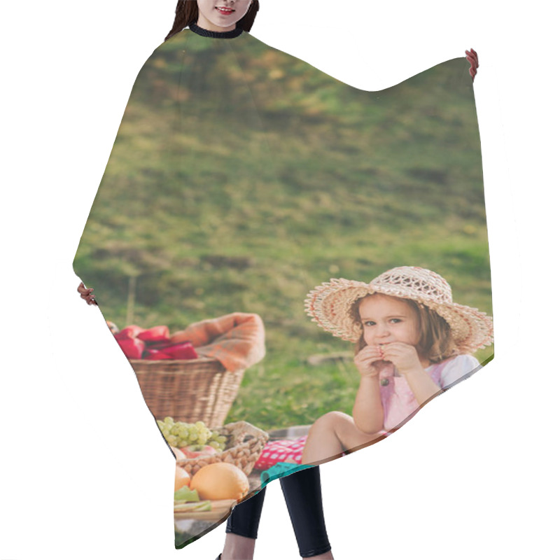 Personality  Little Girl On A Picnic Hair Cutting Cape