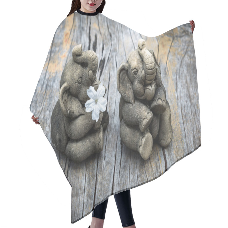 Personality  Grunge Elephant Statue Hair Cutting Cape