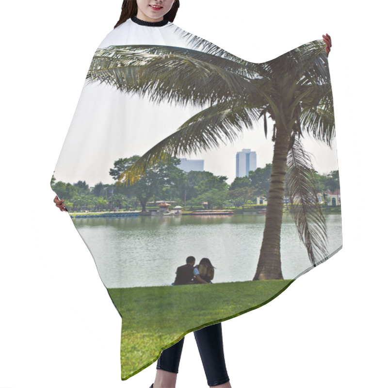 Personality  Couple Under Palm Tree. Hair Cutting Cape