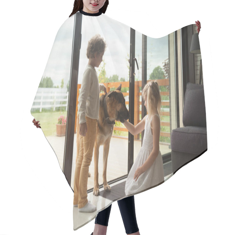 Personality  Kids Playing With Big German Shepherd Dog Coming Inside House Hair Cutting Cape