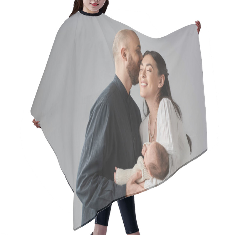 Personality  Smiley Beautiful Mother Holding Newborn Baby While Her Husband Kissing Her Forehead, Family Concept Hair Cutting Cape