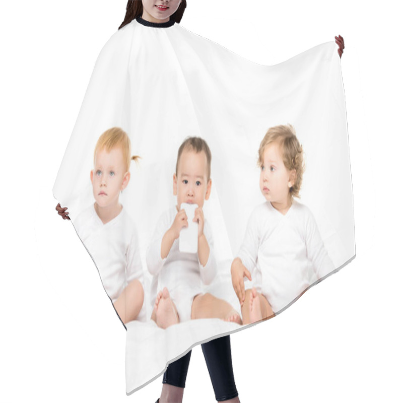 Personality  Multicultural  Toddlers With Smartphone Hair Cutting Cape