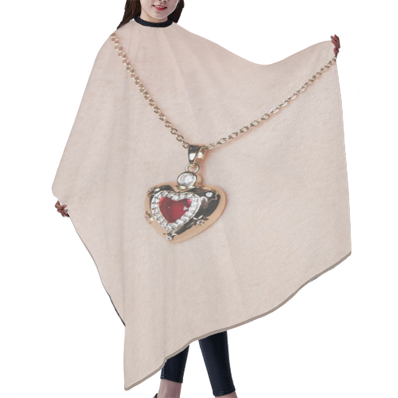 Personality  Sparkling Gold Jewelry With Stunning Diamonds Hair Cutting Cape