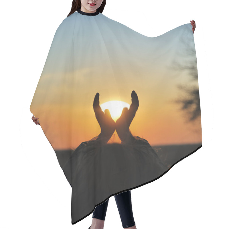 Personality  Sunset In Hands Hair Cutting Cape