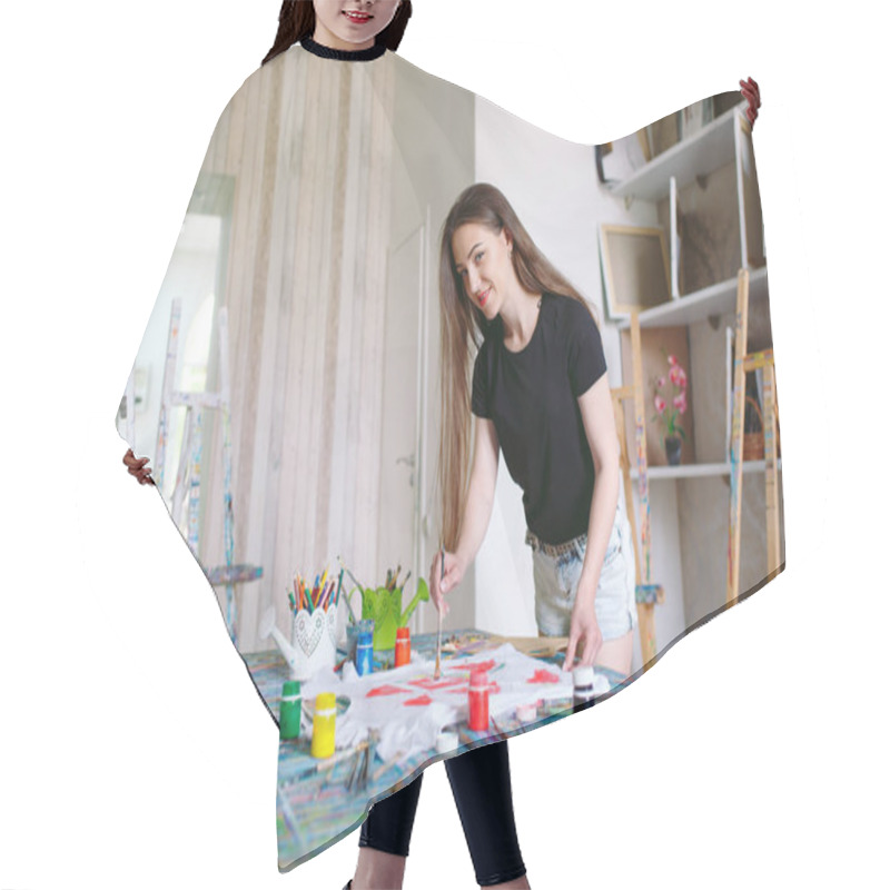 Personality  Drawing On Clothes. Girl Draws On A White T-shirt. Hair Cutting Cape