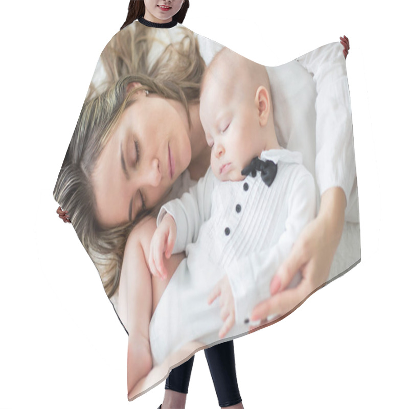 Personality  Mother And Her Baby Son, Sleeping On A Big Bed, Soft Back Light Hair Cutting Cape