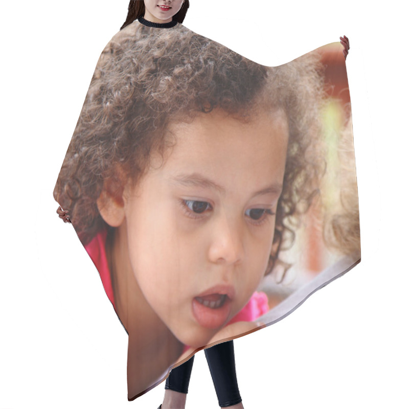 Personality  Surprised Little Girl Hair Cutting Cape