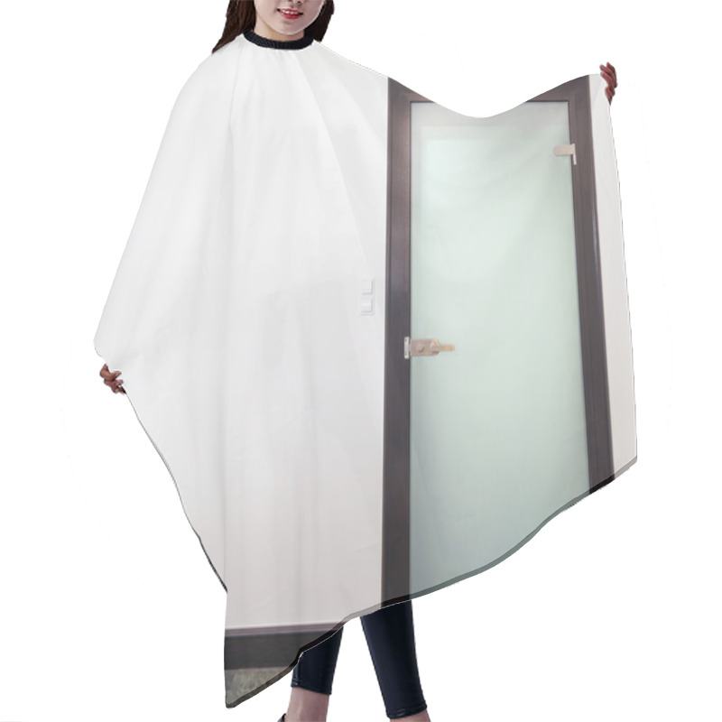 Personality  Modern Closed Glass Door Hair Cutting Cape