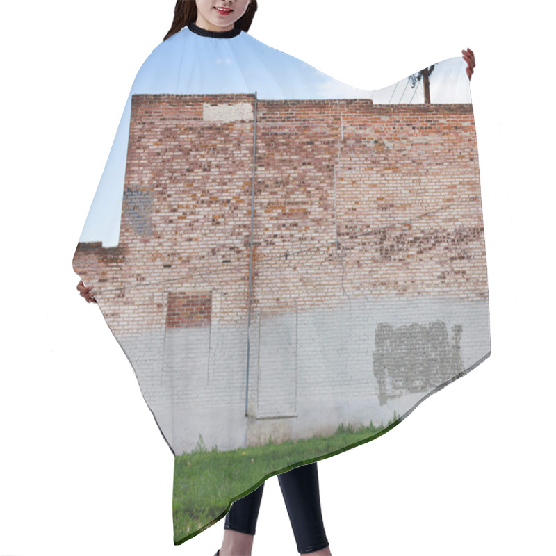 Personality  Grunge Covered Brick Wall Hair Cutting Cape