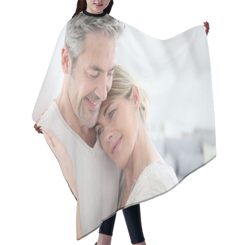 Personality  Loving Mature Couple Hair Cutting Cape