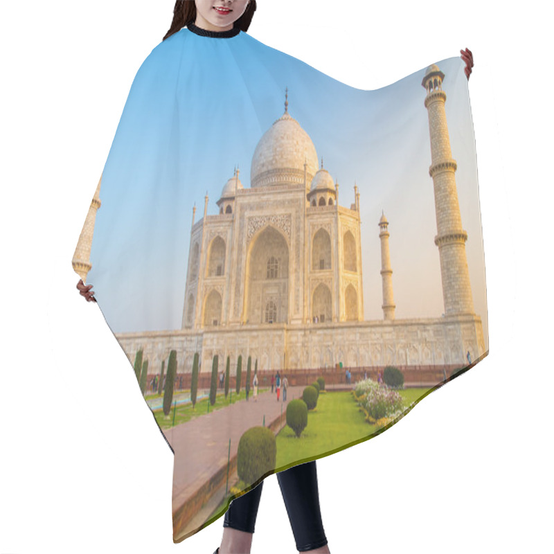 Personality  Taj Mahal, Visitor With Camera Walking Hair Cutting Cape