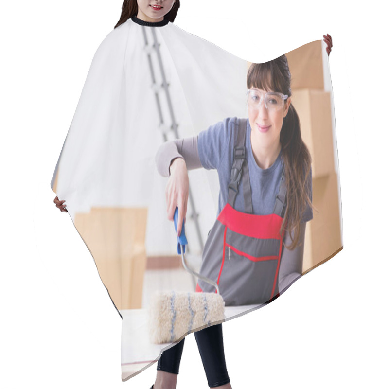 Personality  Woman Preparing For Wallpaper Work Hair Cutting Cape