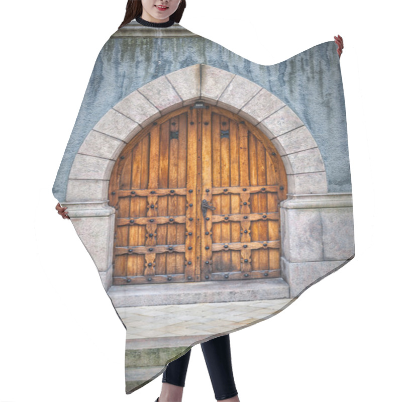 Personality  Wooden Archway Doors Hair Cutting Cape