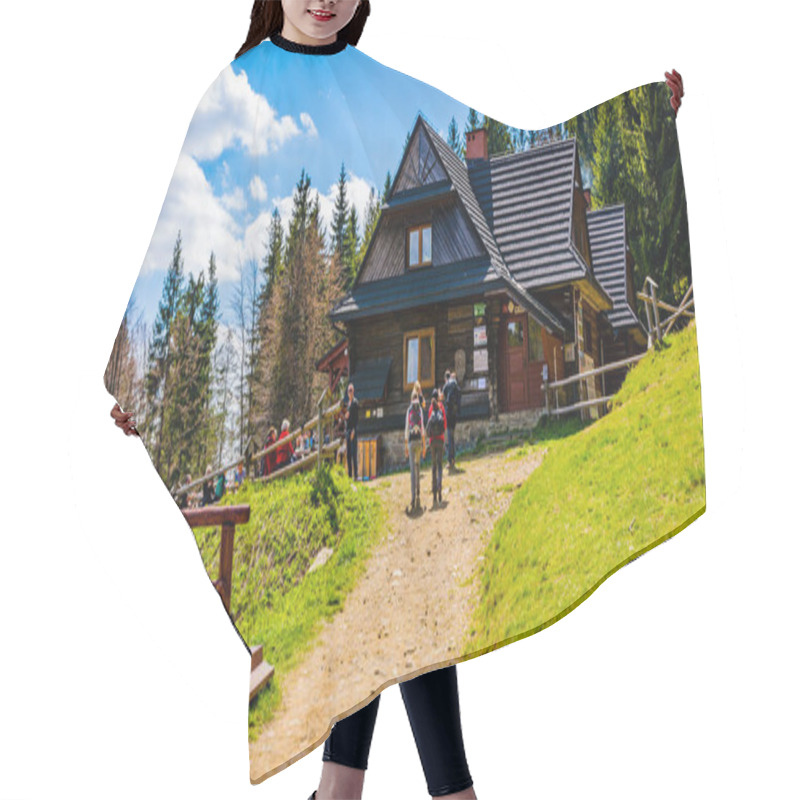 Personality  Sidzina, Poland - May 16, 2020: Tourists Resting And Going To The PTTK Mountain Hostel Named After Kazimierz Sosnowski At Hala Krupowa, In The Zywiec Beskids. Hair Cutting Cape