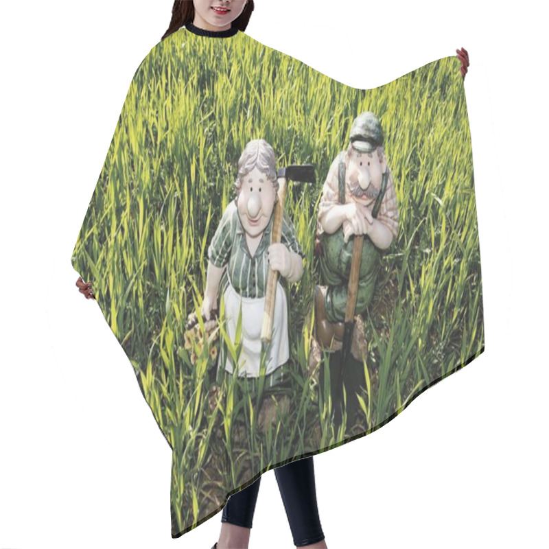 Personality  Garden Gnomes Decoration Objects In Grass Hair Cutting Cape