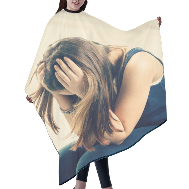 Personality  Crying Teenage Girl Hair Cutting Cape