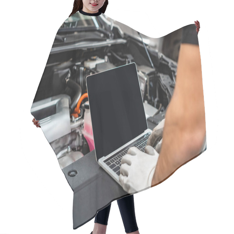 Personality  Cropped View Of Mechanic Using Laptop Near Car Engine Compartment Hair Cutting Cape