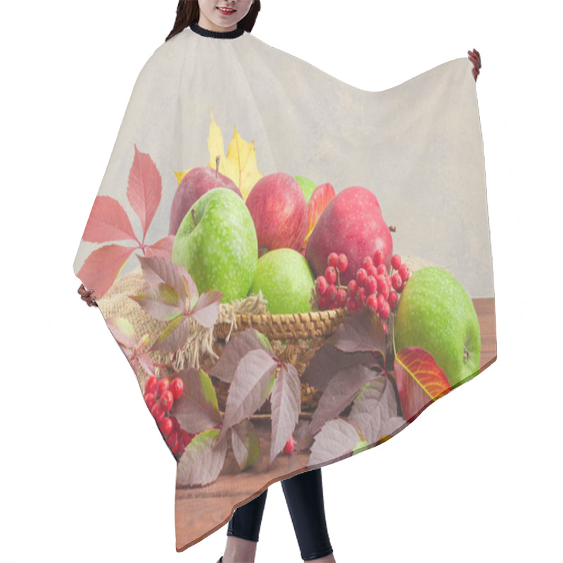 Personality  Red And Green Apples On Sackcloth In Wicker Basket Hair Cutting Cape