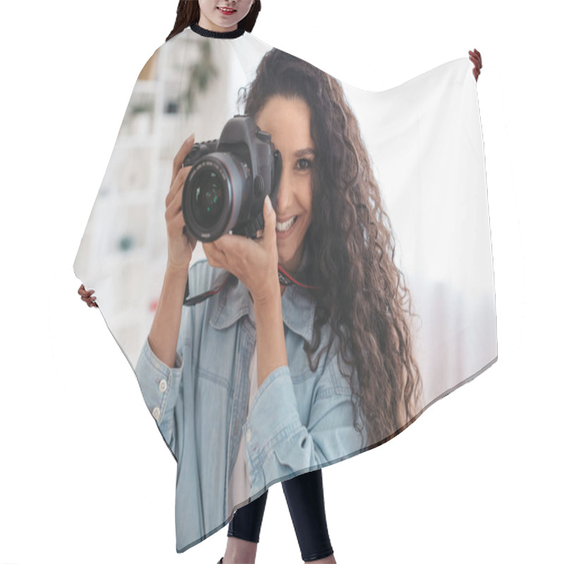 Personality  Professional Photographer Lady Taking Photo Smiling Holding Photocamera Standing Indoors Hair Cutting Cape