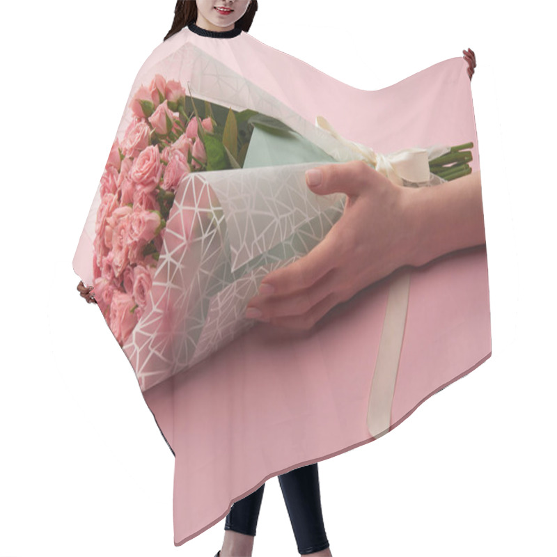 Personality  Cropped Shot Of Female Hand And Beautiful Pink Roses Bouquet On Pink Hair Cutting Cape