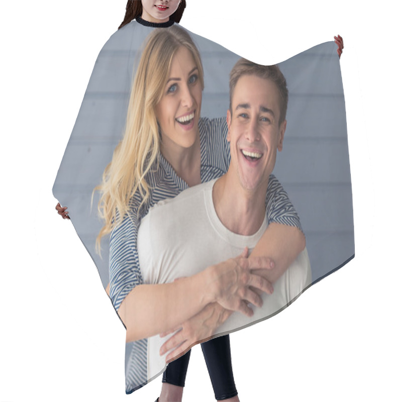 Personality  Beautiful Young Couple Hair Cutting Cape