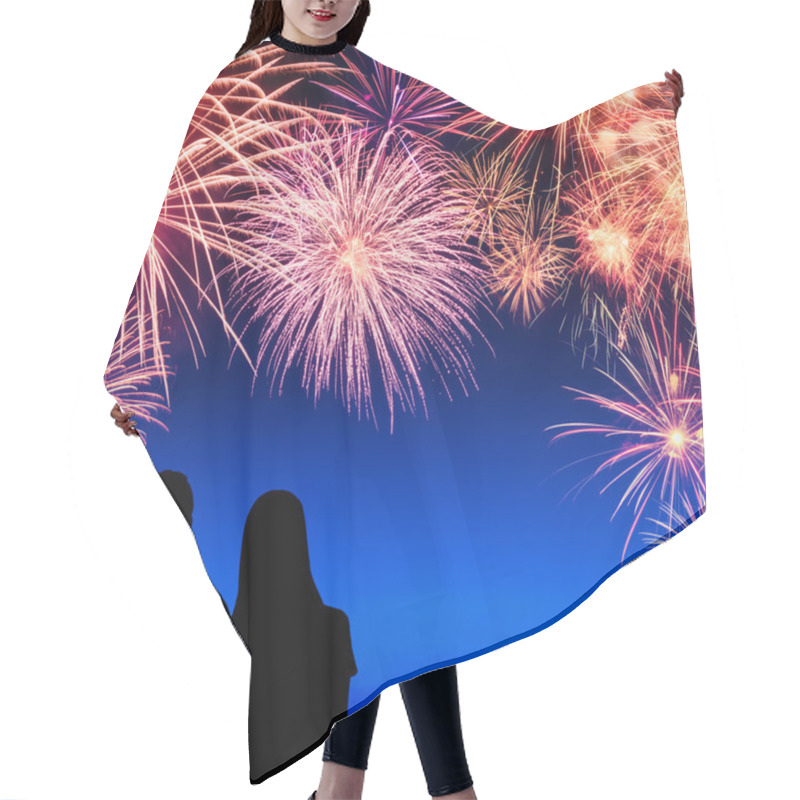 Personality  Couple Enjoying A Fireworks Display Hair Cutting Cape