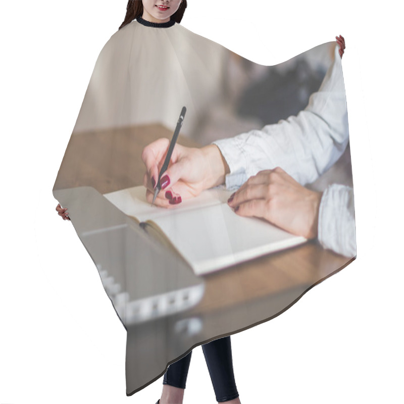 Personality  Businesswoman With Laptop Hair Cutting Cape