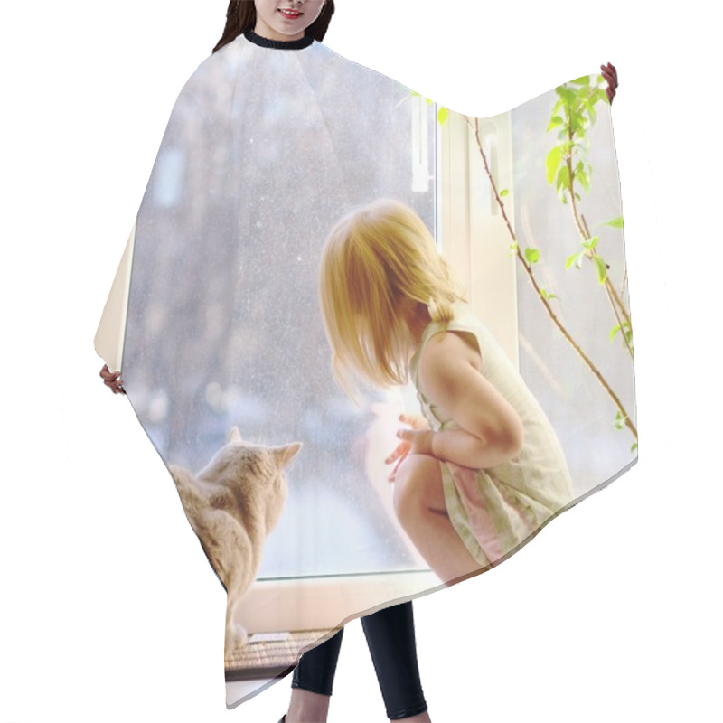 Personality  Girl And Cat Looking Out Of The Window Hair Cutting Cape