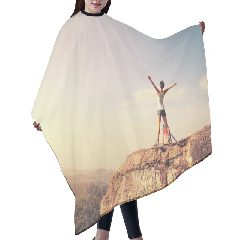 Personality  Woman Hiker With Open Arms Hair Cutting Cape