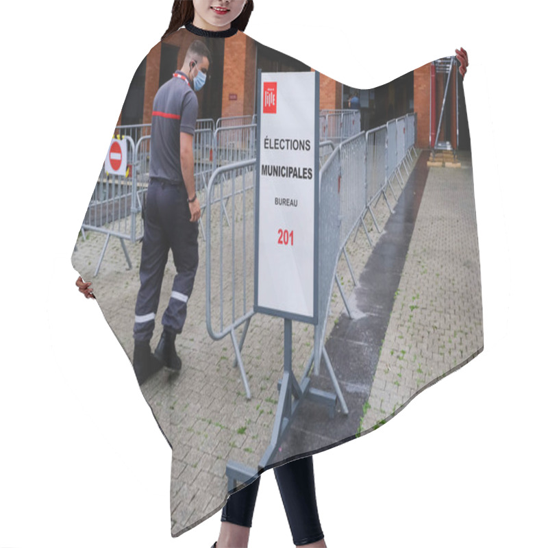 Personality  Exterior View Of Polling Station During The Second Round Of The French Municipal Elections In Lille, France On June, 28th 2020 Hair Cutting Cape