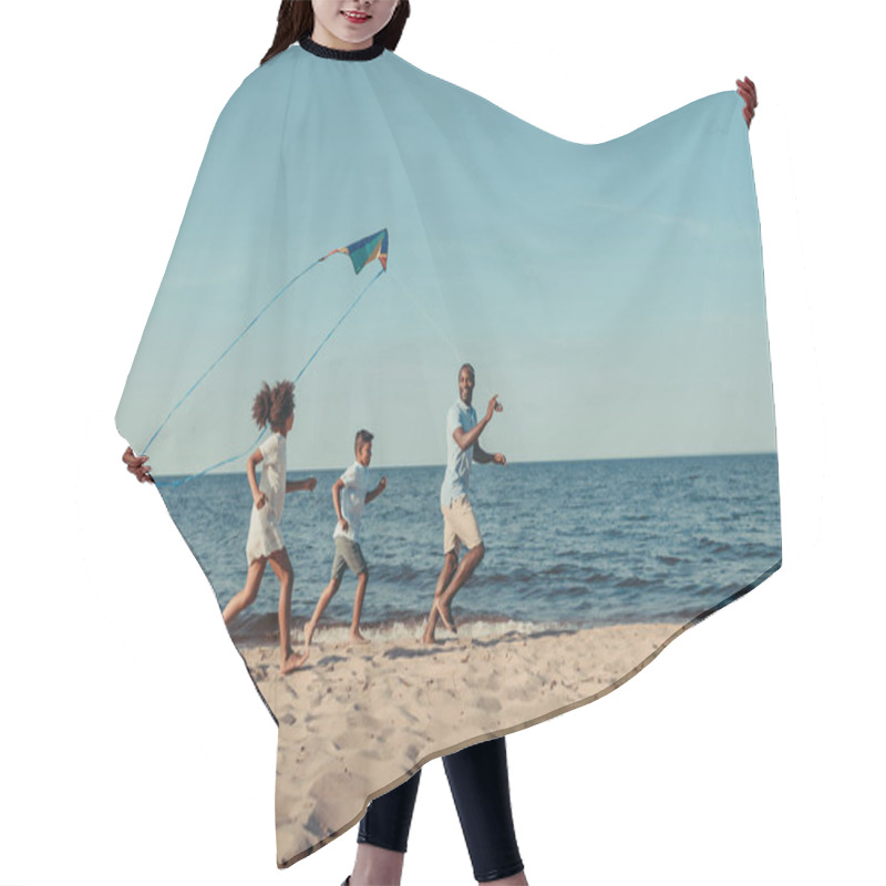 Personality  Father And Kids Playing With Kite On Beach Hair Cutting Cape