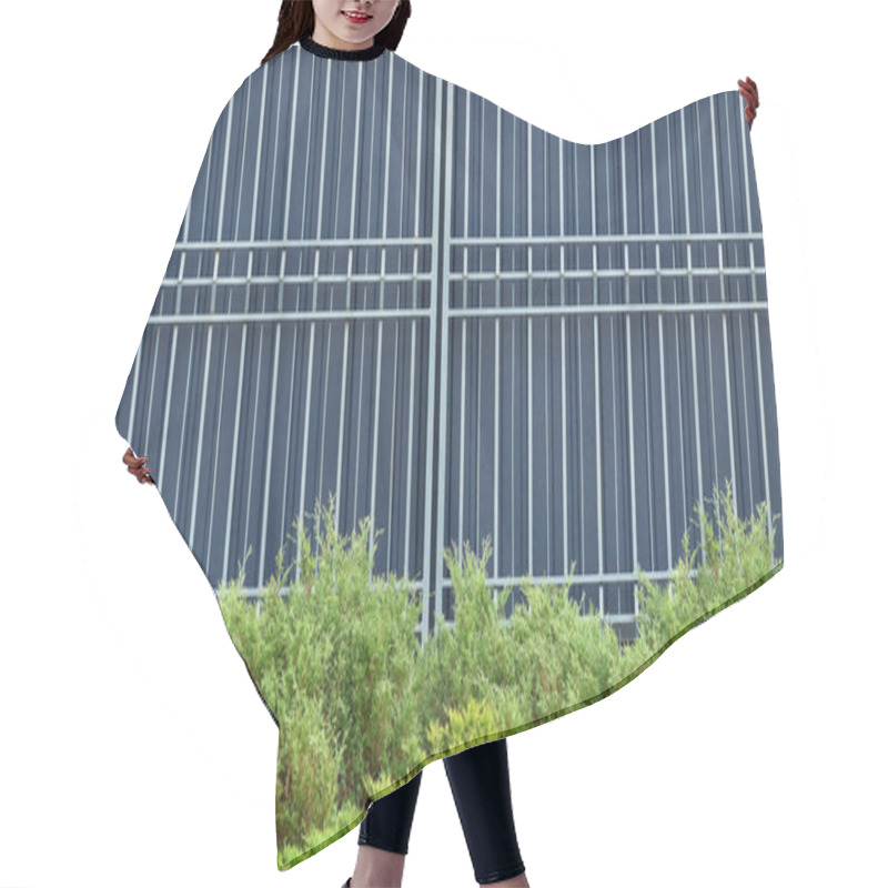 Personality  Blue Fence And Green Grass With Bushes, Background Hair Cutting Cape