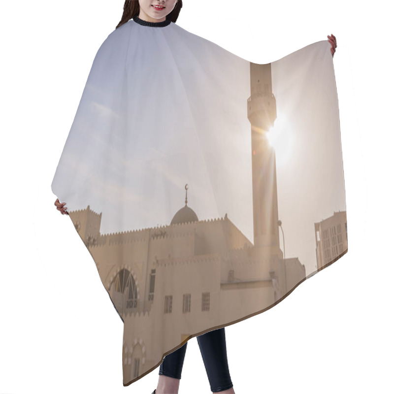 Personality  Mosque In Doha Hair Cutting Cape