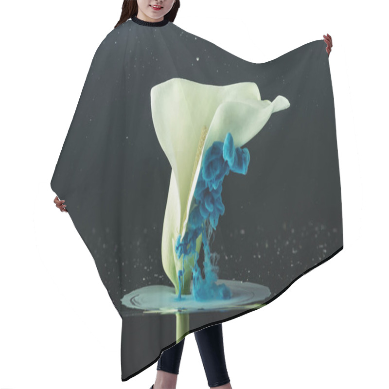 Personality  Close-up View Of Beautiful Tender White Calla Lily Flower And Blue Ink On Black Hair Cutting Cape