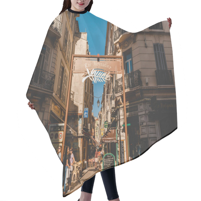 Personality  Rue Meynadier Hair Cutting Cape