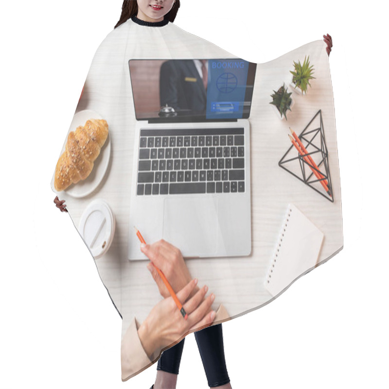 Personality  Cropped Shot Of Female Hands, Laptop With Booking Website And Lunch On Table In Office    Hair Cutting Cape