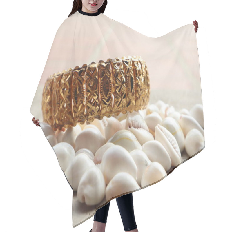 Personality  Seashell Jewels: Nature's Masterpiece Hair Cutting Cape