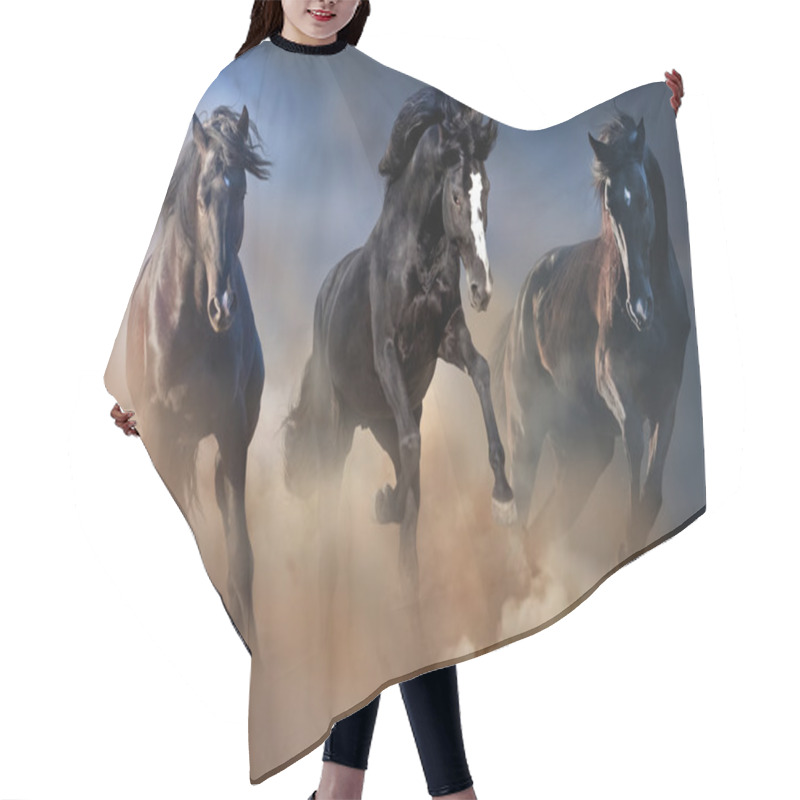 Personality  Horse Run Fast Hair Cutting Cape