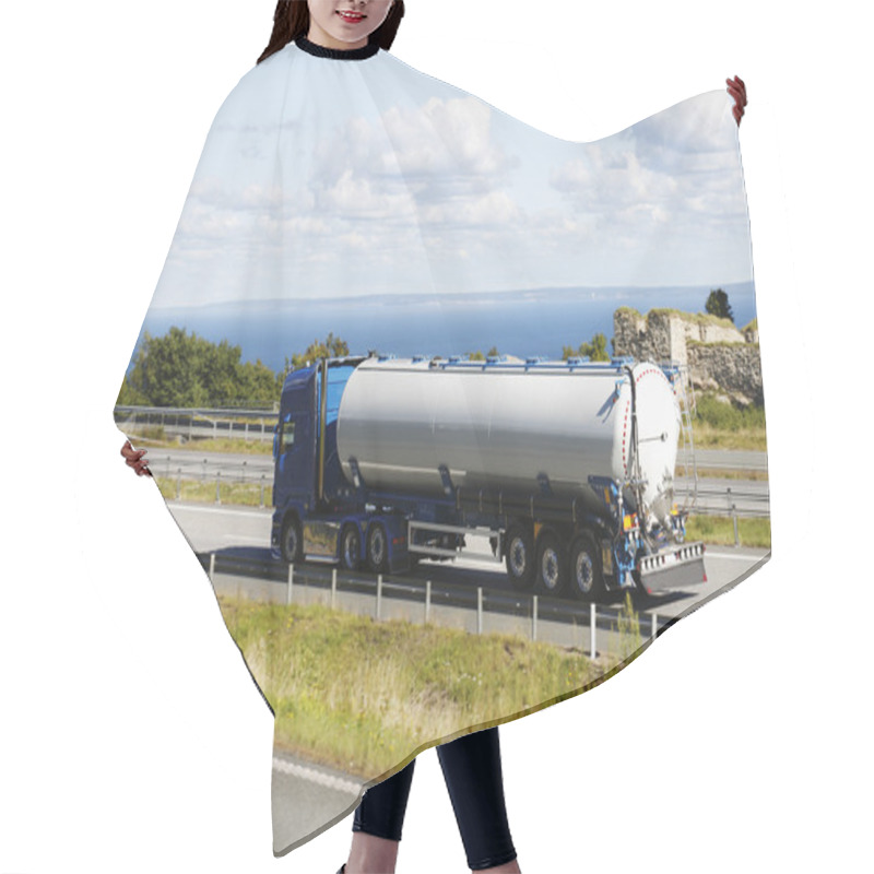 Personality  Fuel Truck On The Move Hair Cutting Cape