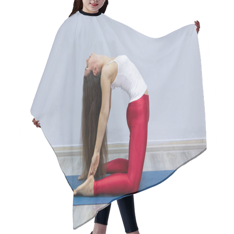 Personality  Young Woman Practicing Yoga In A Urban Background Genre Hair Cutting Cape