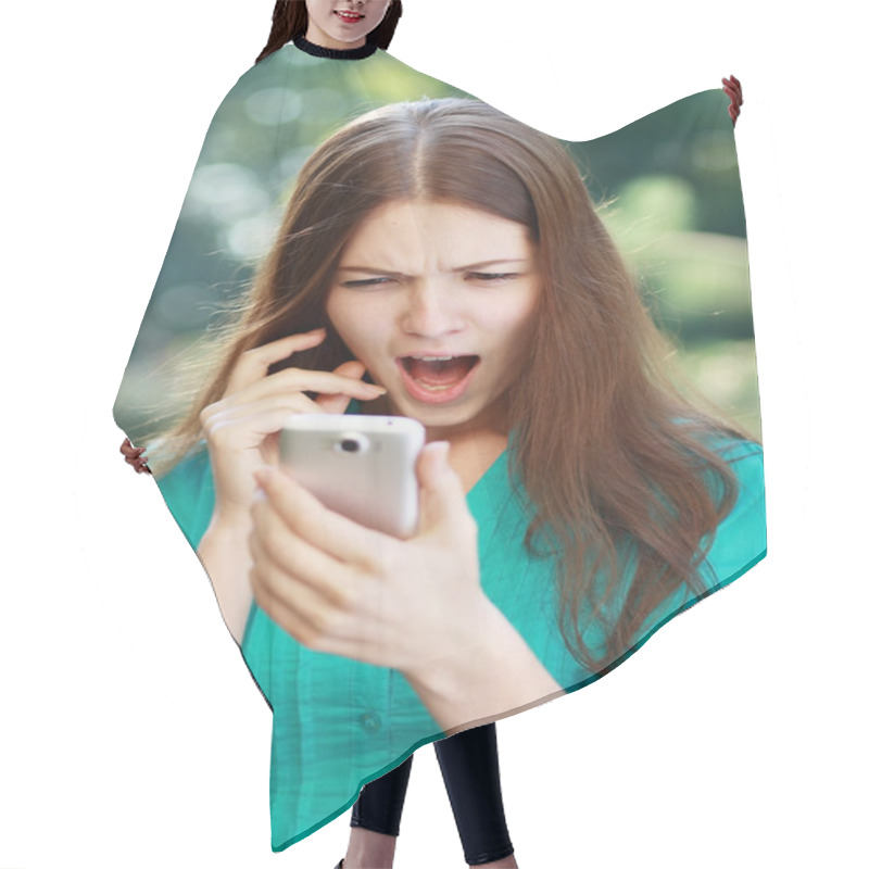 Personality  Disgusted Girl Hair Cutting Cape